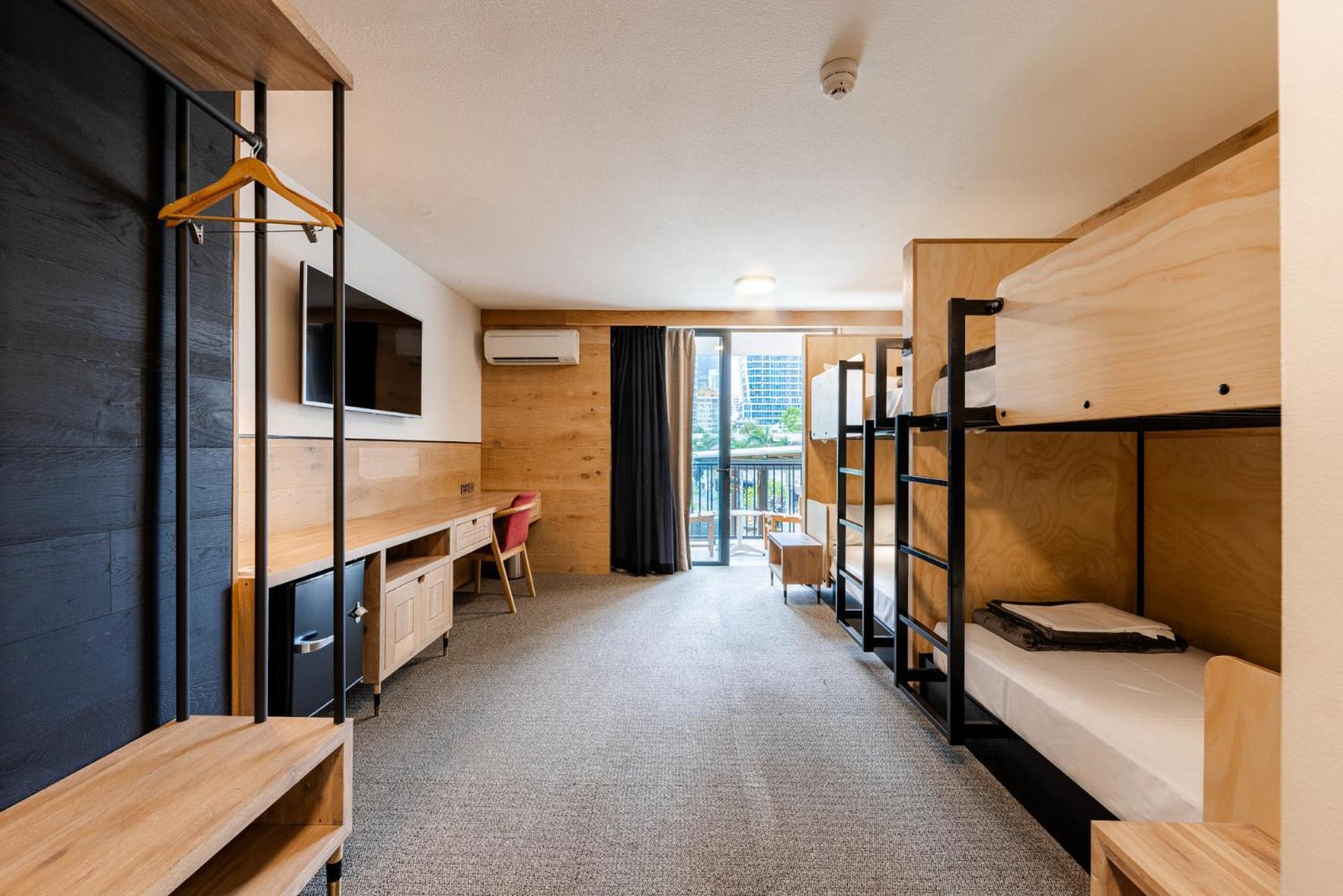 Bunk Surfers Paradise International Backpacker Hostel (Adults Only) Gold Coast Bagian luar foto
