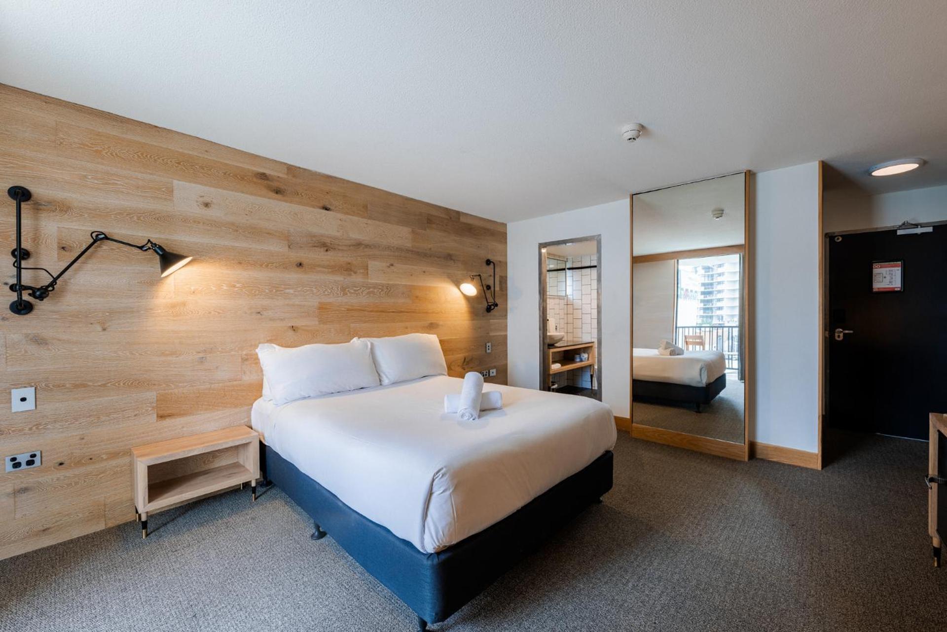 Bunk Surfers Paradise International Backpacker Hostel (Adults Only) Gold Coast Bagian luar foto