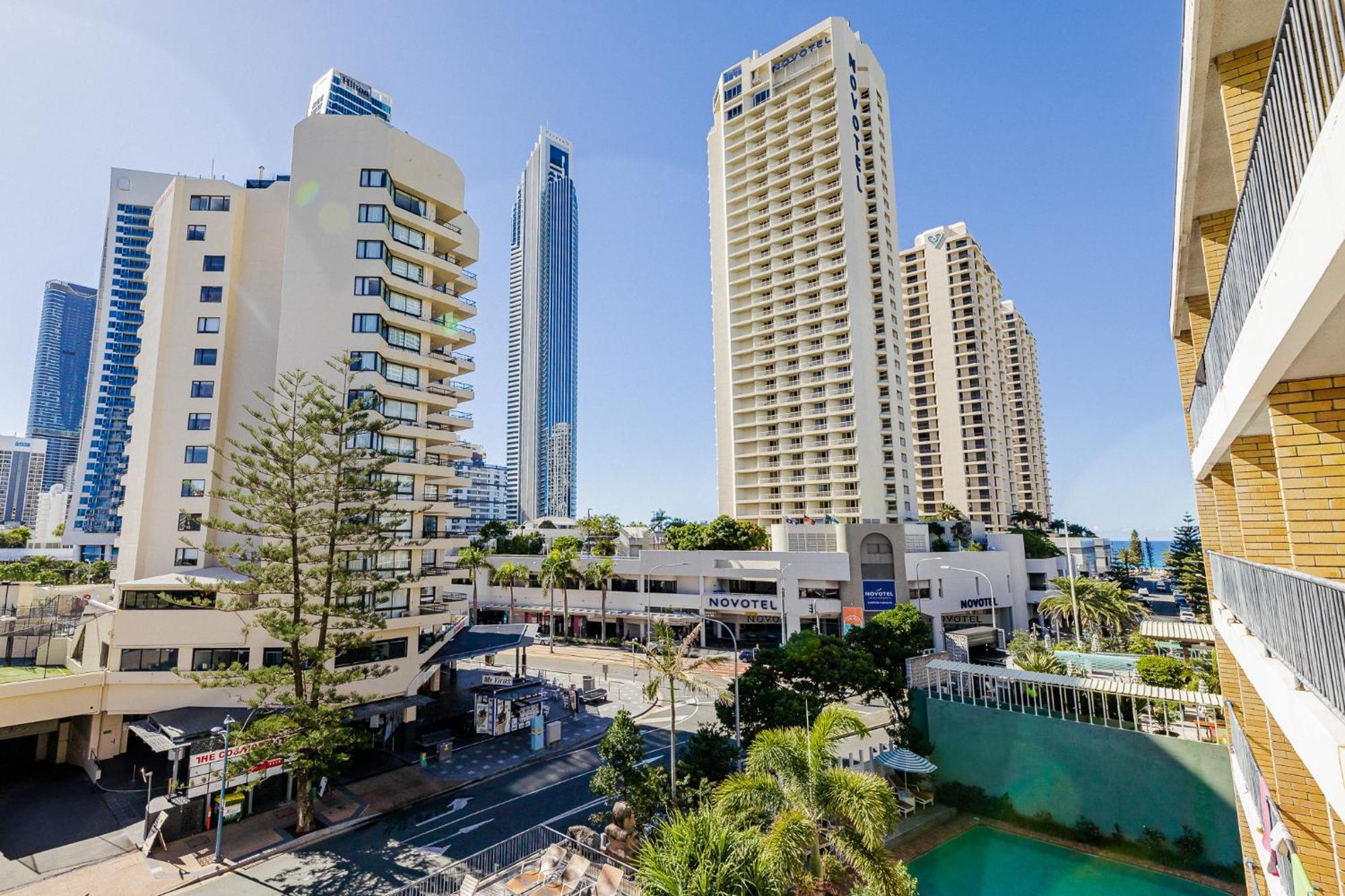 Bunk Surfers Paradise International Backpacker Hostel (Adults Only) Gold Coast Bagian luar foto