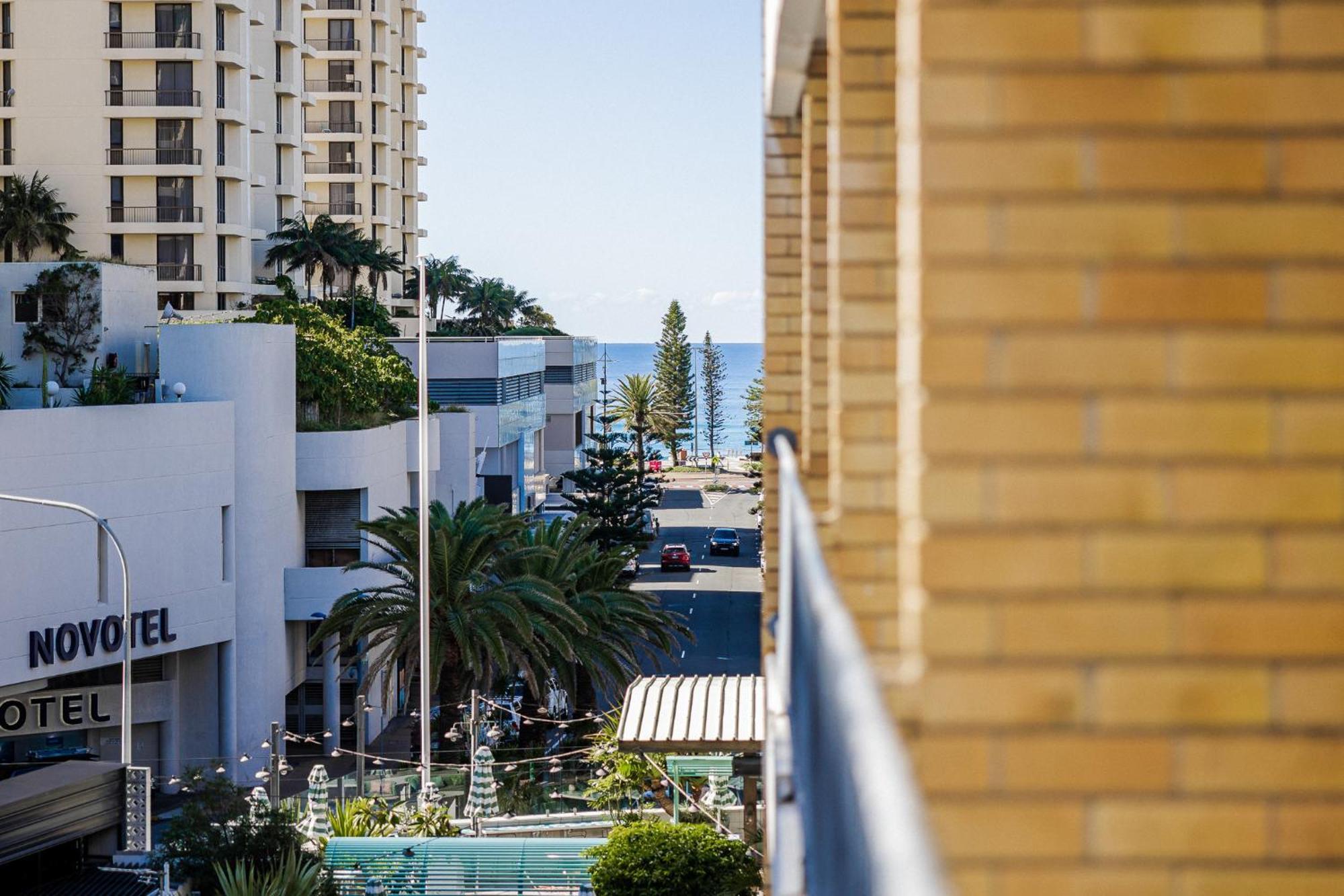 Bunk Surfers Paradise International Backpacker Hostel (Adults Only) Gold Coast Bagian luar foto