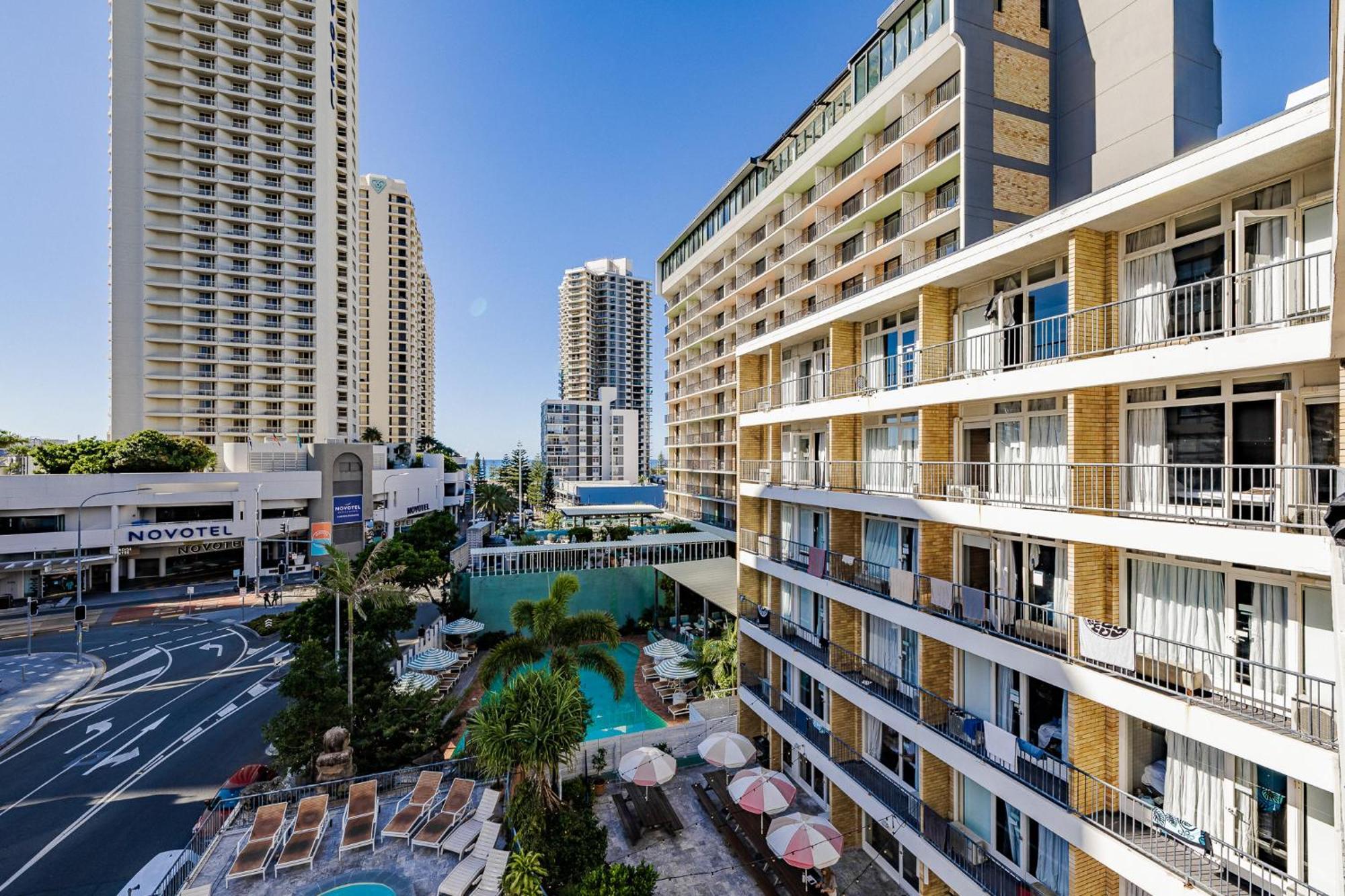 Bunk Surfers Paradise International Backpacker Hostel (Adults Only) Gold Coast Bagian luar foto