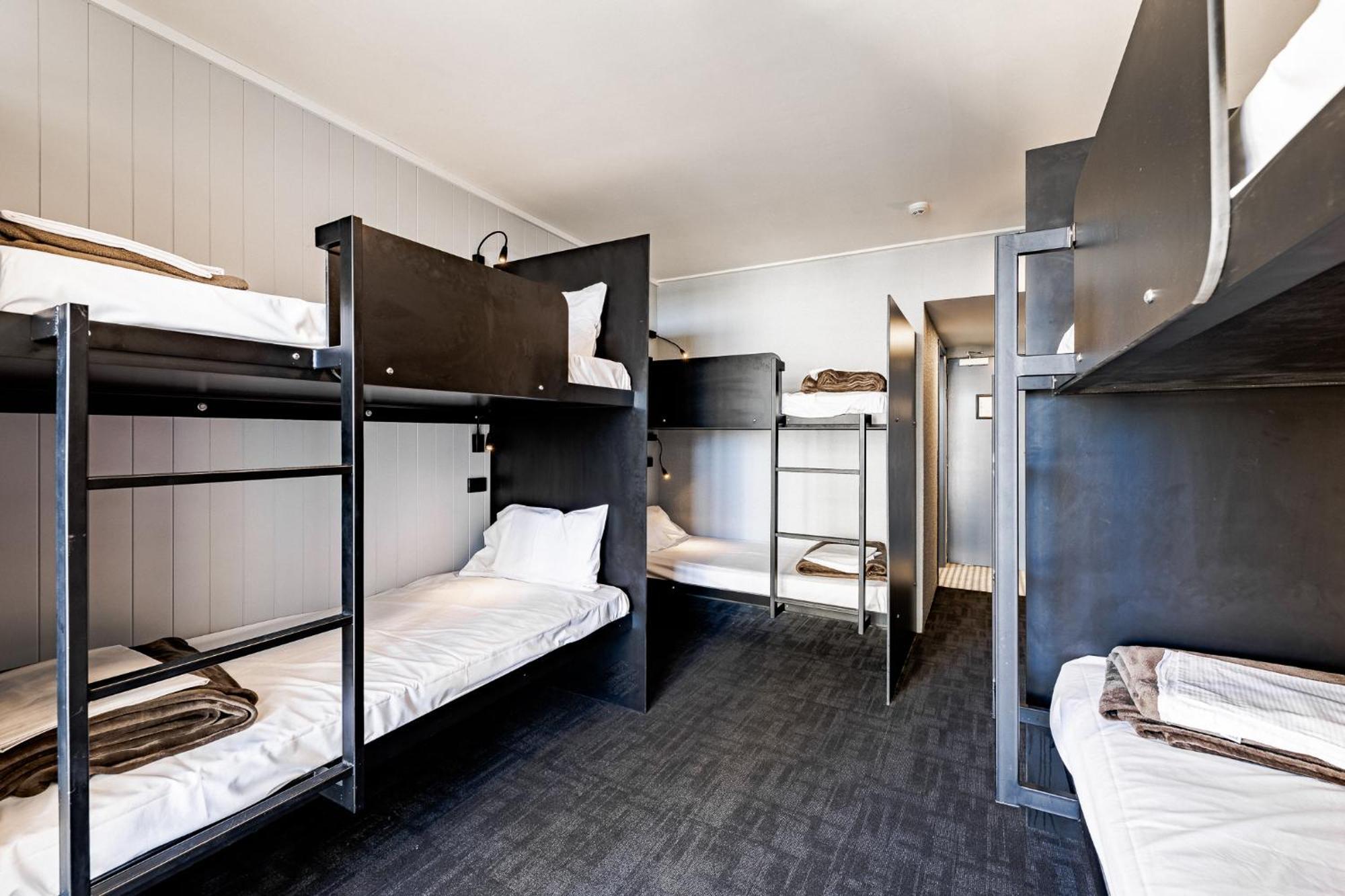 Bunk Surfers Paradise International Backpacker Hostel (Adults Only) Gold Coast Bagian luar foto