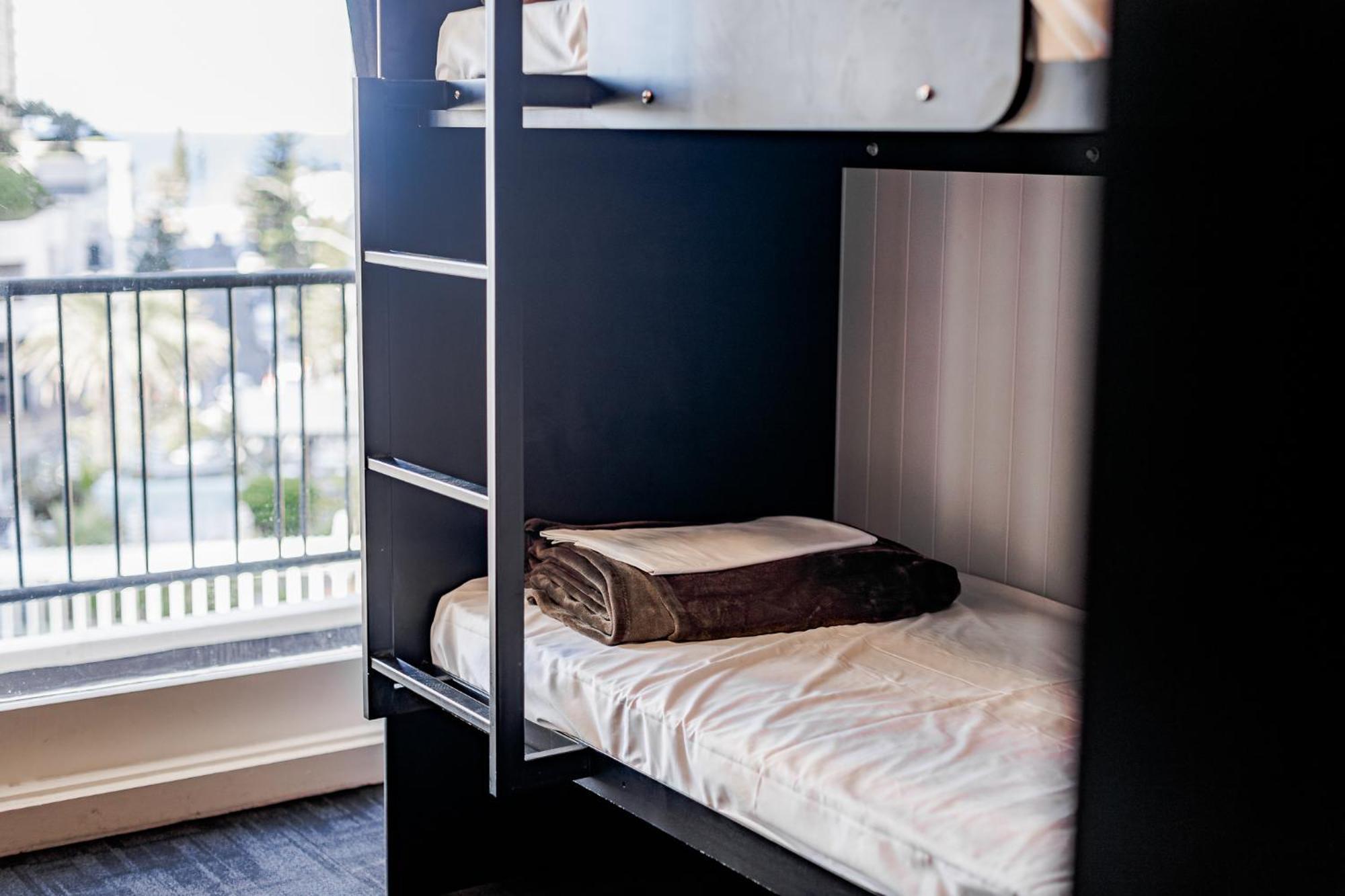 Bunk Surfers Paradise International Backpacker Hostel (Adults Only) Gold Coast Bagian luar foto
