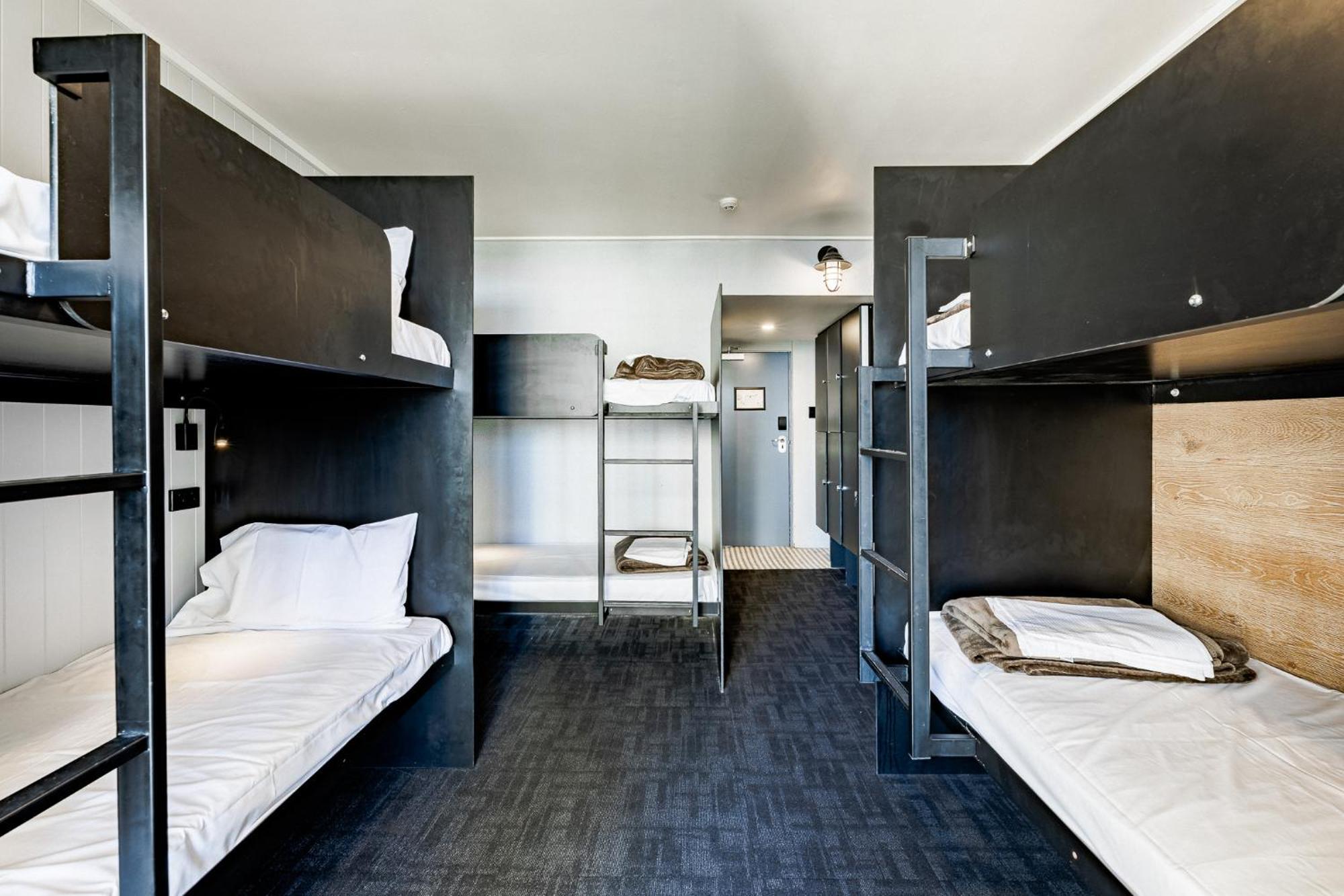 Bunk Surfers Paradise International Backpacker Hostel (Adults Only) Gold Coast Bagian luar foto