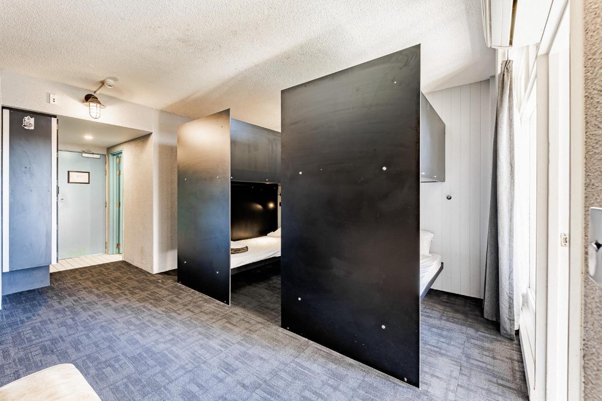 Bunk Surfers Paradise International Backpacker Hostel (Adults Only) Gold Coast Bagian luar foto