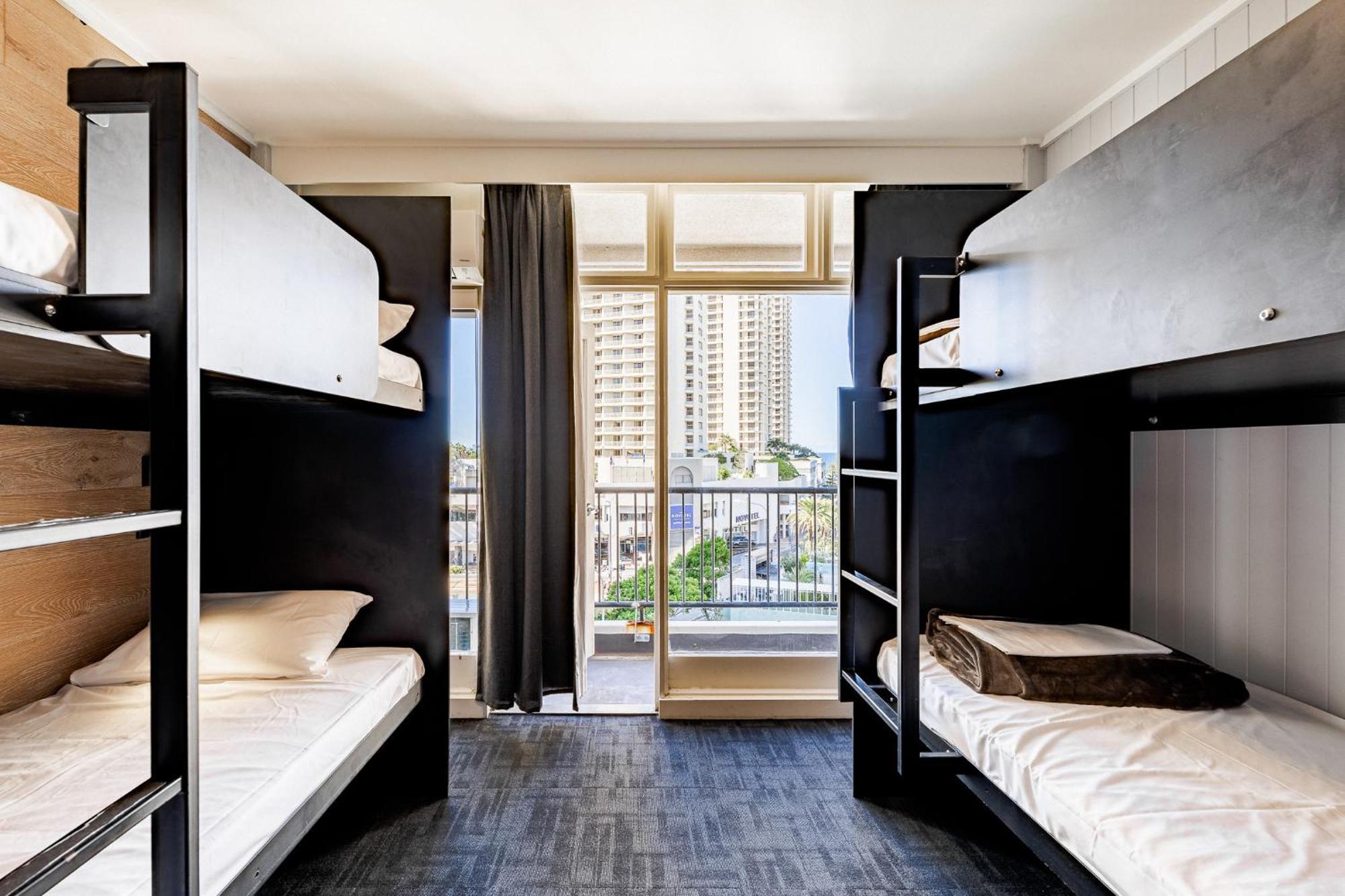 Bunk Surfers Paradise International Backpacker Hostel (Adults Only) Gold Coast Bagian luar foto