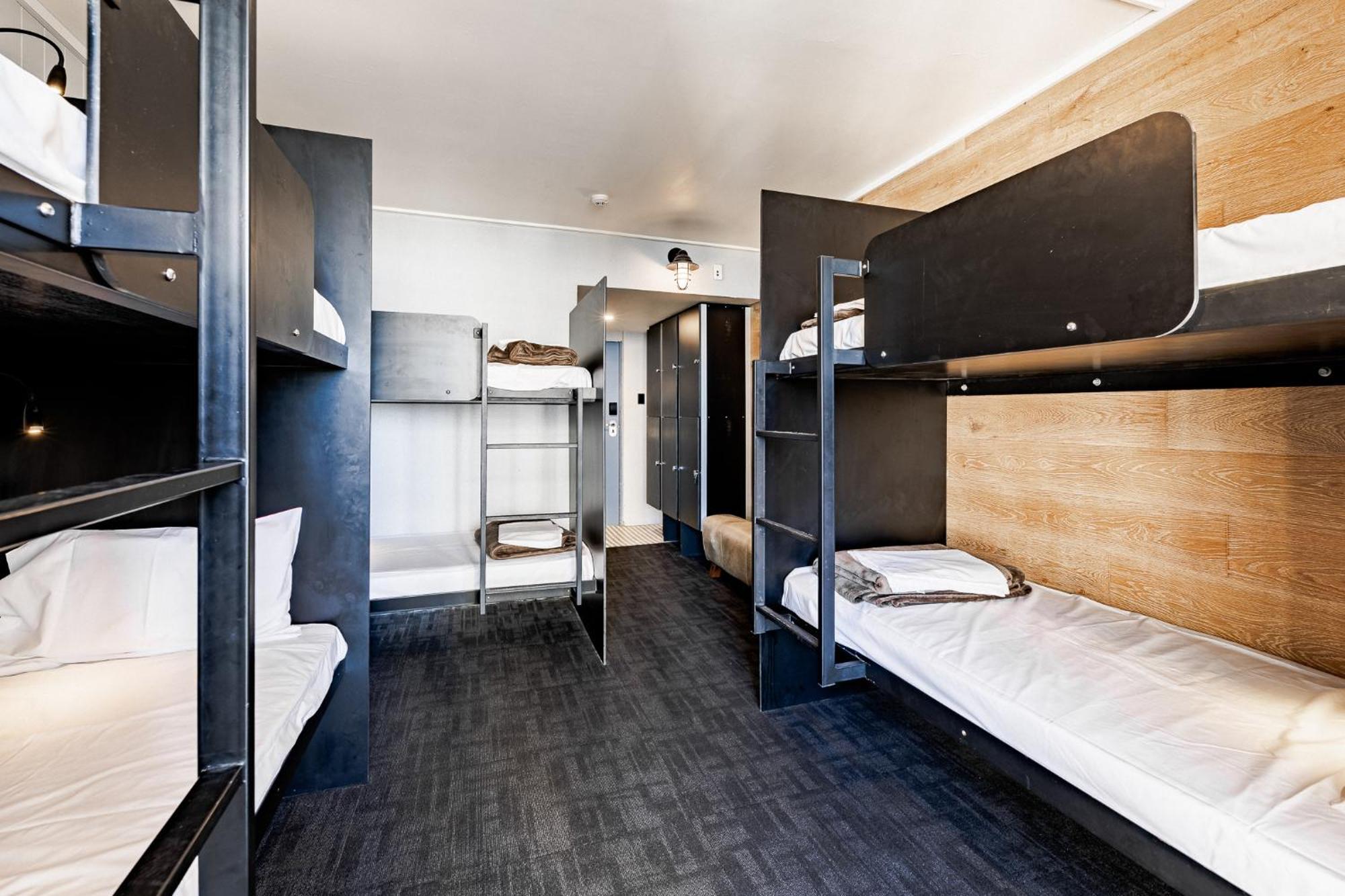 Bunk Surfers Paradise International Backpacker Hostel (Adults Only) Gold Coast Bagian luar foto