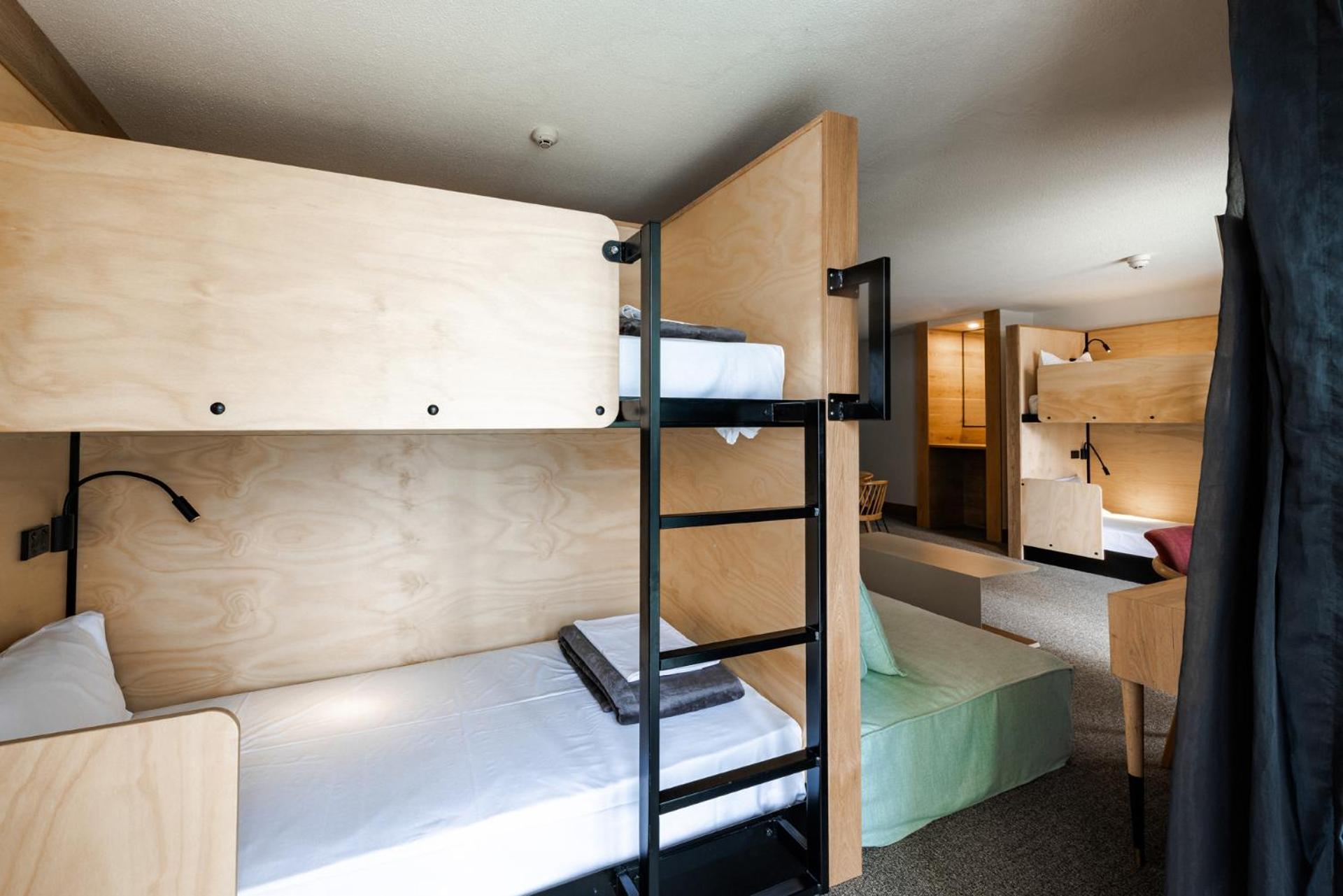 Bunk Surfers Paradise International Backpacker Hostel (Adults Only) Gold Coast Bagian luar foto