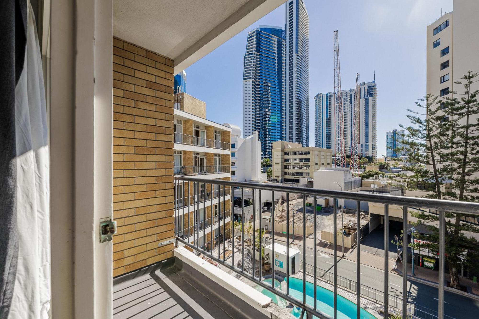 Bunk Surfers Paradise International Backpacker Hostel (Adults Only) Gold Coast Bagian luar foto