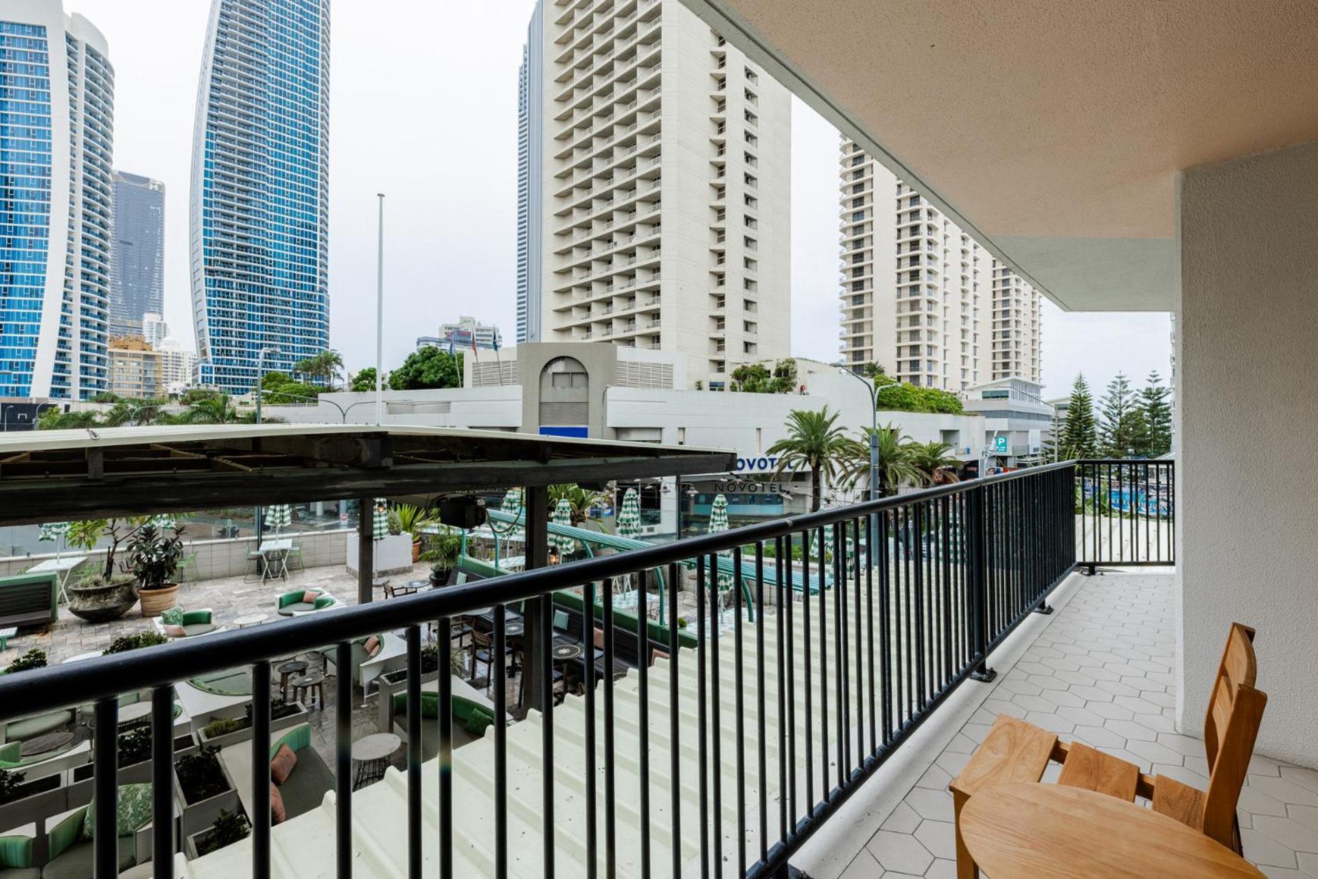 Bunk Surfers Paradise International Backpacker Hostel (Adults Only) Gold Coast Bagian luar foto