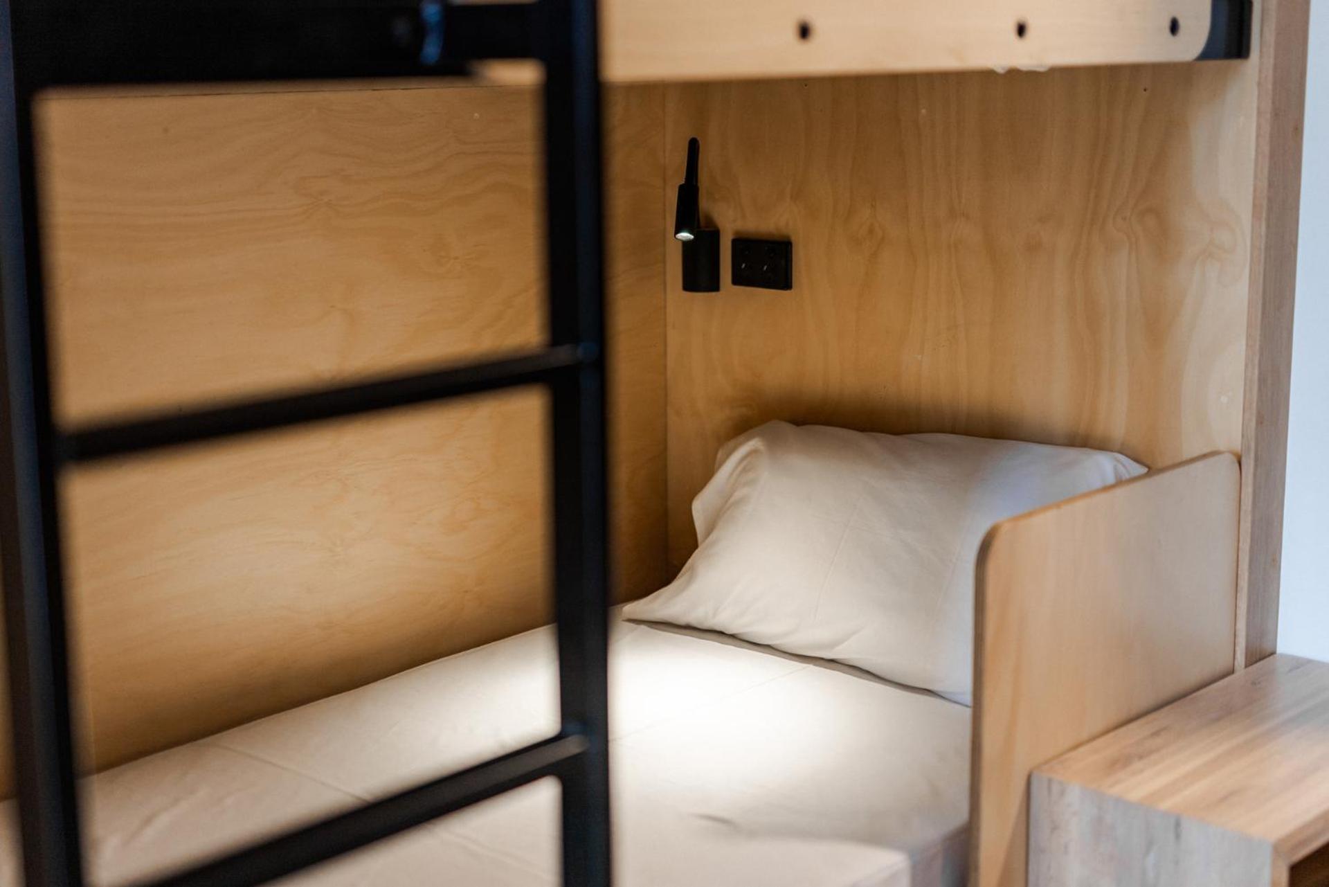 Bunk Surfers Paradise International Backpacker Hostel (Adults Only) Gold Coast Bagian luar foto